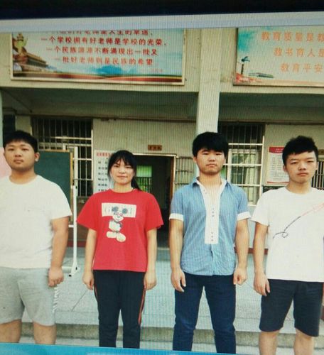 黄梅二中2o18年高考赞歌 一一一文昌阁诗联社制作