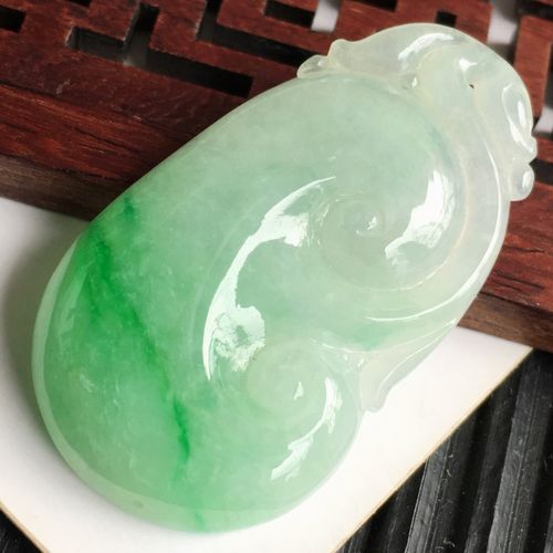 天然翡翠a货镶嵌18k金金扣伴钻吉祥如意吊坠,含金尺寸