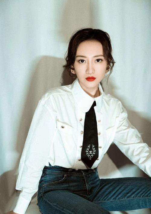 王鸥恋情疑曝光,两人吃饭后同回酒店,男方年纪不大疑似姐弟恋