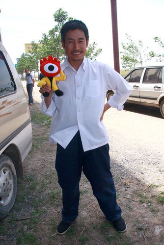 《大地》河南杀青 主演成泰燊爱"吃土"(组图)