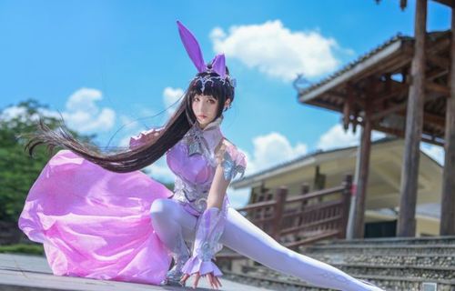 五年后的小舞cos照来袭,白色丝袜和拖地长裙,好身材惹