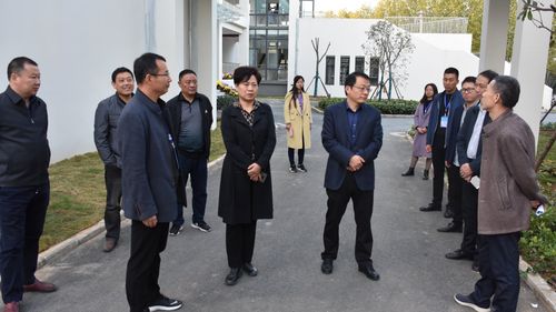 贺县长莅临唐河县二初中检查指导工作