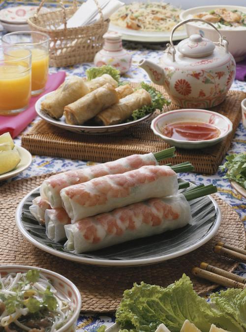  p>越南菜是越南的传统美食,兼具中国的"炒菜锅煮"和东南亚的"酸辣