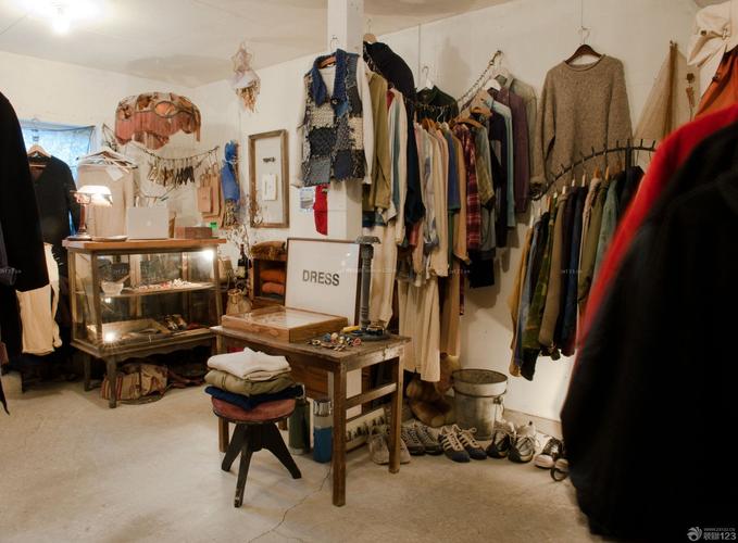 特色小型服装店室内装修图片_装信通网效果图