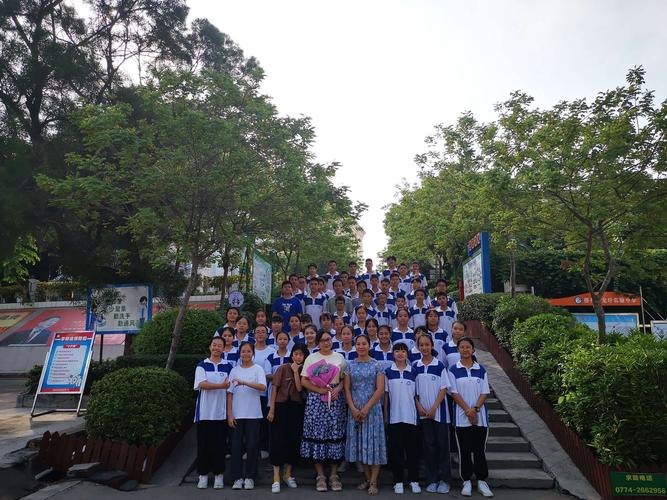 梧州市龙圩实验中学欢送轮岗教师