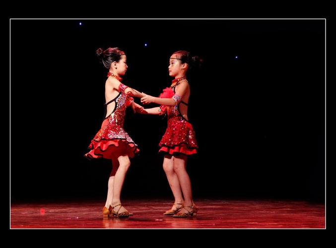 少儿拉丁舞 : 恰恰恰