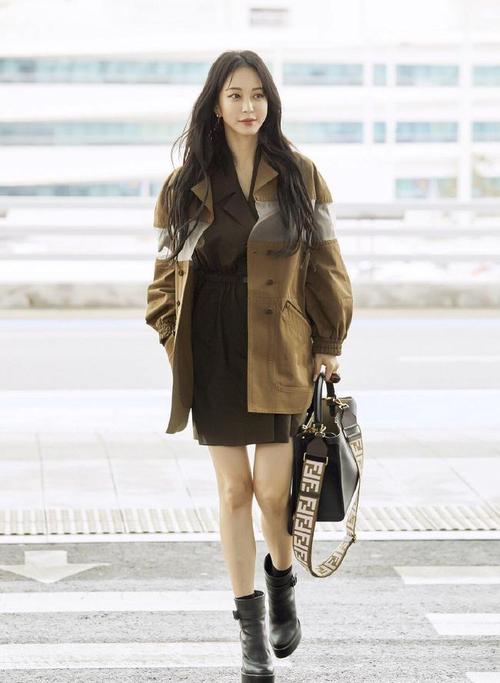 韩艺瑟穿搭忒简单咱们开春学会了也可以很韩范儿