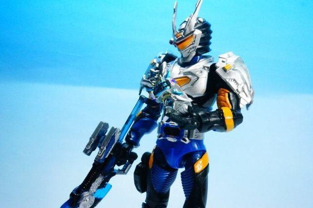 他是铠甲勇士拿瓦中最特殊的,攻击力和防御力都相当优秀