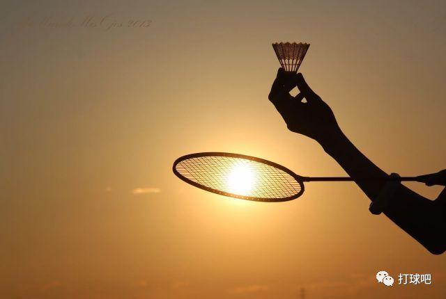 最近朋友圈被这句话刷屏:"改天再一起打羽毛球吧",对
