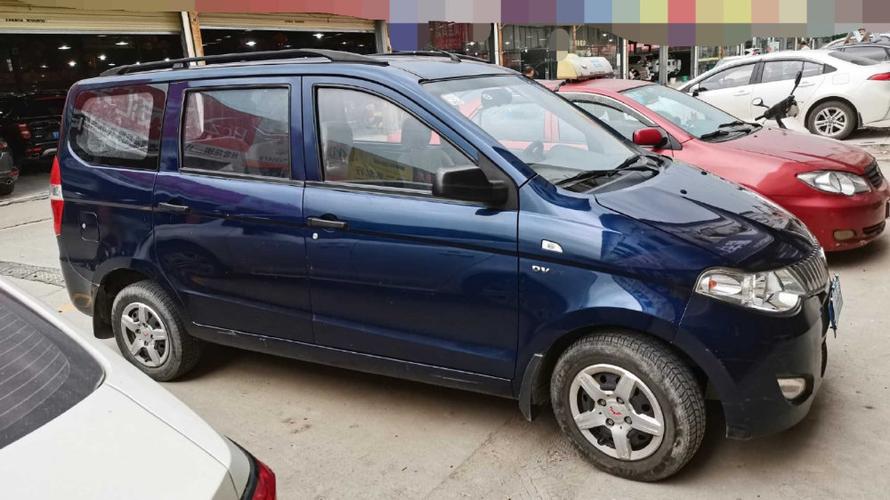 六年的五菱宏光开价2万扒开胶条看到猛烈的撞击买主就买它