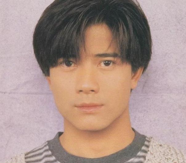 回看郭富城一系列发型,三七分,奶奶灰,网友:我们都是玩剩下的