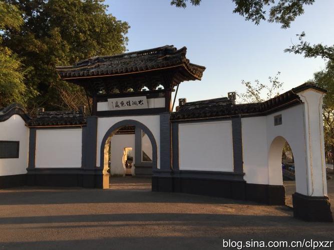 无锡鼋头渚(54)---"太湖佳绝处"牌坊,翠微嶂,渔庐