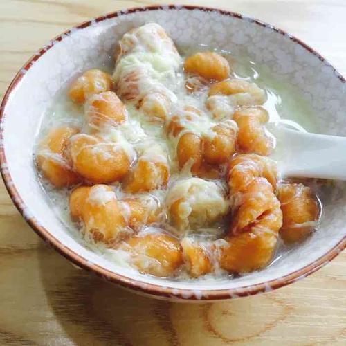 味道还不错,份量有点少,麻花糖水是特色!