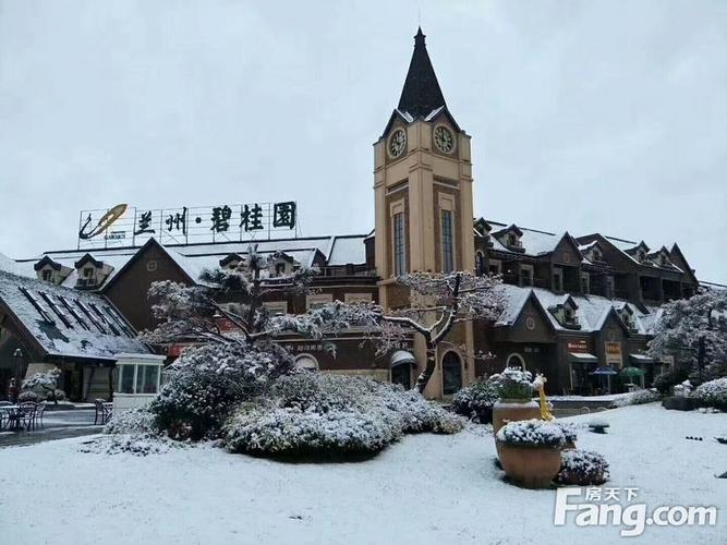 长假后头一天兰州迎来初雪碧桂园的雪景简直美呆了