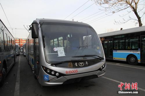 【转载】北京18米长新型电动公交车"电鲶鱼"将投入使用