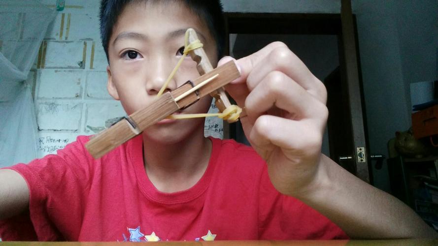 小小弹簧发射器——弩～ 十八小四(4)班吴宗翰