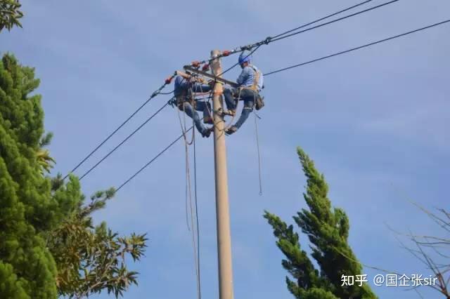 国网是不是真的要爬电线杆啊?