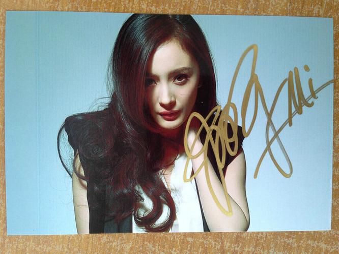 喜欢杨幂亲笔签名照片的还喜欢