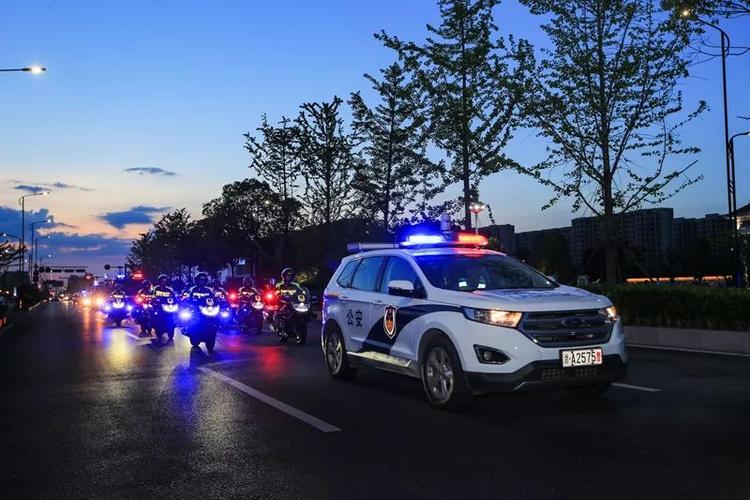 昨晚,瓜沥出动几十辆警车,一路警灯闪烁…究竟发生了什么?