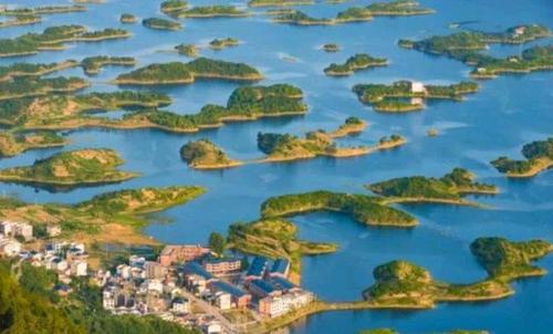 湖北黄石喜添一旅游名镇,位于阳新,有千余个小岛屿组成的风景区
