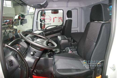 广汽日野700系列8×4底盘车内饰