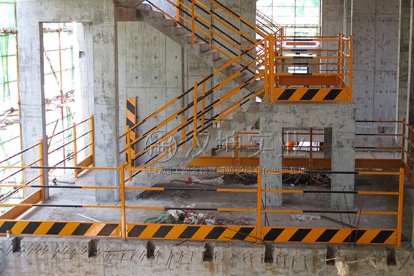 楼梯临边防护栏杆 中建四局选汉坤