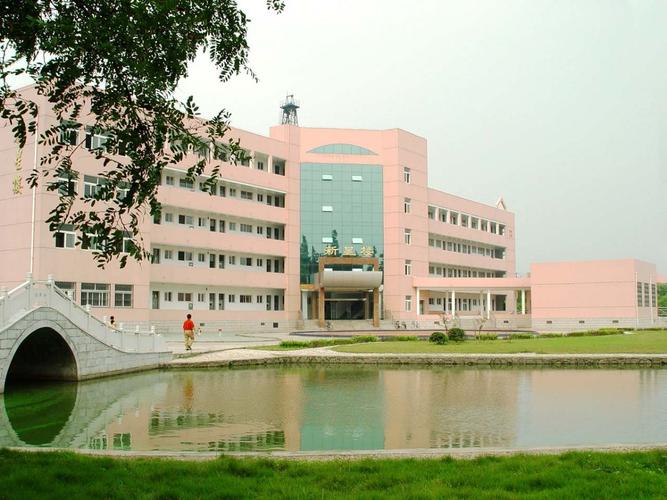 国家级重点——华东石油技师学院