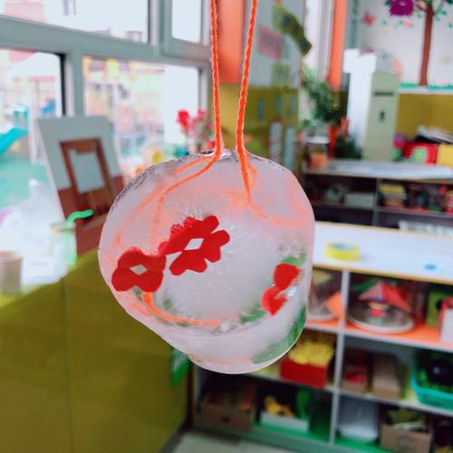 红星苑幼儿园中一班小朋友制作的冻冰花