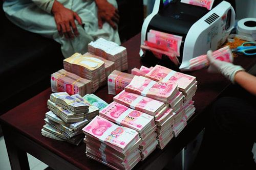 未向海关申报 一司机携近百万元人民币入境被查