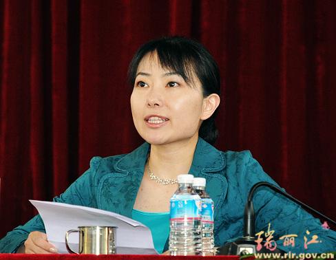 雷瑞主持报告会