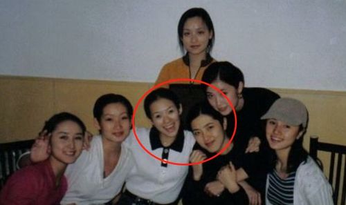 原创她是章子怡的同班同学,出道19年一直不火,今43岁身材令人羡慕