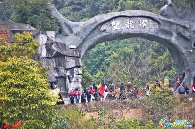 "融水双龙沟景区游客扎堆"后续来了:景区将歇业三天消毒,五一期间每日