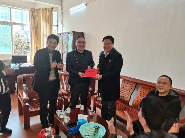 南雄市领导走访慰问民主党派,工商联和党外人士
