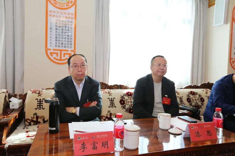 山西大学党委副书记李富明,贵州大学副校长漆思,云南大学党委常委,副