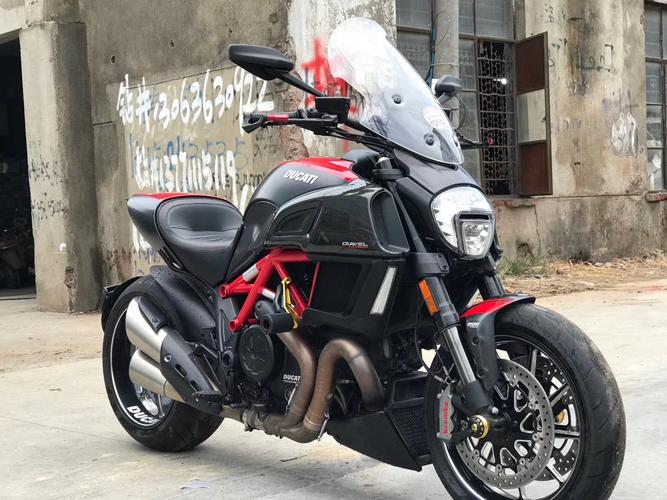 进口杜卡迪大魔鬼街车小怪兽696跑车四缸复古重机车公路赛摩托车