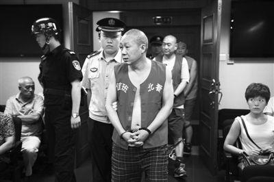 昨日上午,身背三条人命的51岁男子李玉山,被一中院一审判处死刑