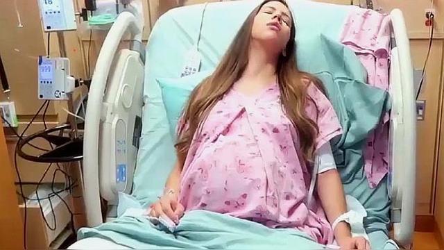 产房实拍,看一下产妇的自然分娩过程,这也太痛苦了吧!