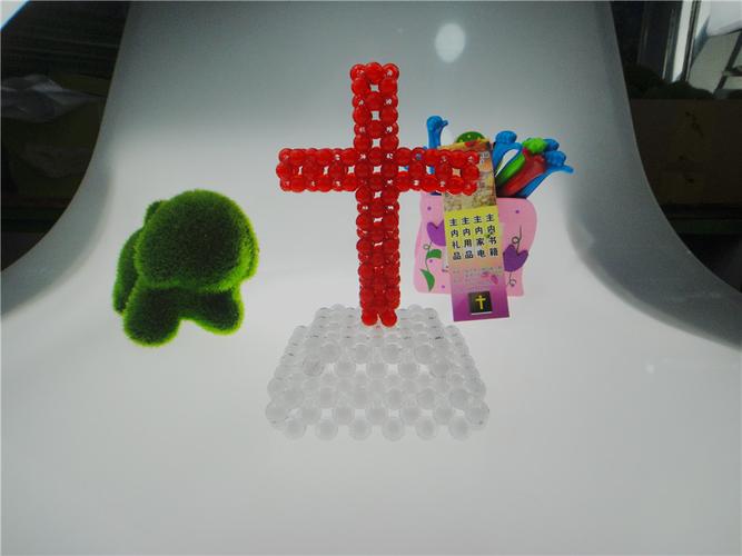 地球珠编制基督教十字架带座的工艺礼品山东省临沂市手工主日学礼品