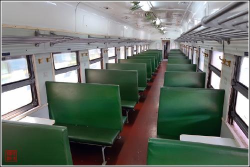 绿皮火车内部车厢图片 绿皮火车车厢尺寸 绿皮火车车厢图片