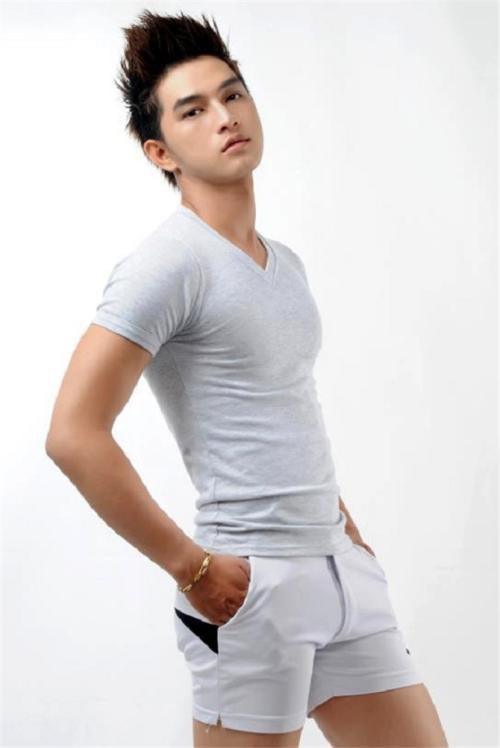 [转载]身材超级棒的健身教练 越南90后男模新人philip 147x220