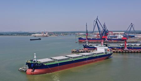 新大洋造船首制59990吨内贸散货船顺利交付