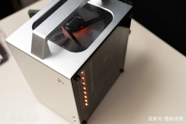 轻盈便携,工作不再枯燥,乔思伯t8机箱装机之旅