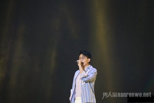 焦迈奇南京演唱会穿搭了解一下 这是自在如风的少年啊