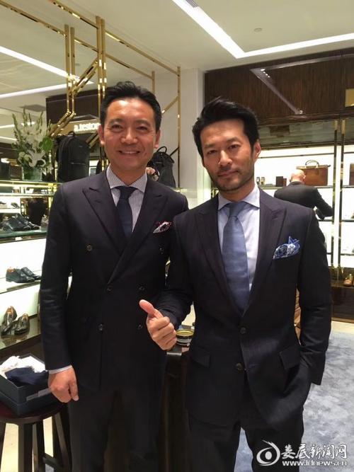 谭凯空降某活动 西装革履型男范十足