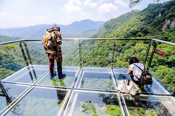 去宁波奉化空中漫步,看看浙江省最长的高空玻璃栈道什么样!