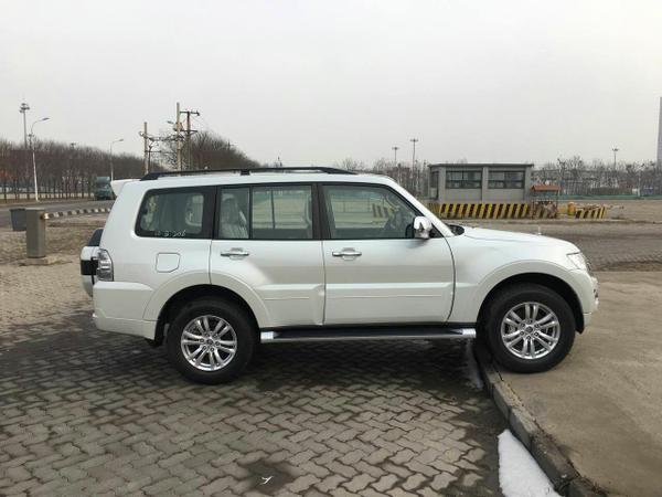 中东版三菱帕杰罗3.8,白 黑 棕,天津现车