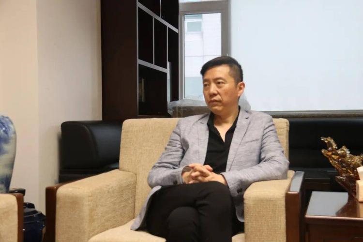 青岛啤酒党委书记,董事长黄克兴一行到访中酒协