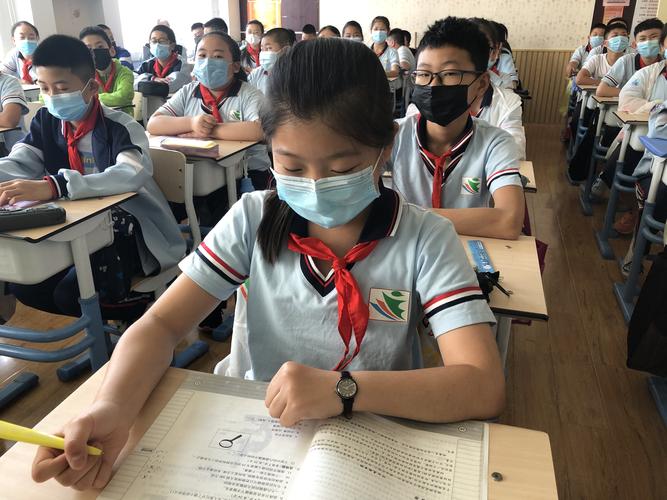 相约"六一",欢迎回家!——丰南一小六年级学生返校复学第一天纪实