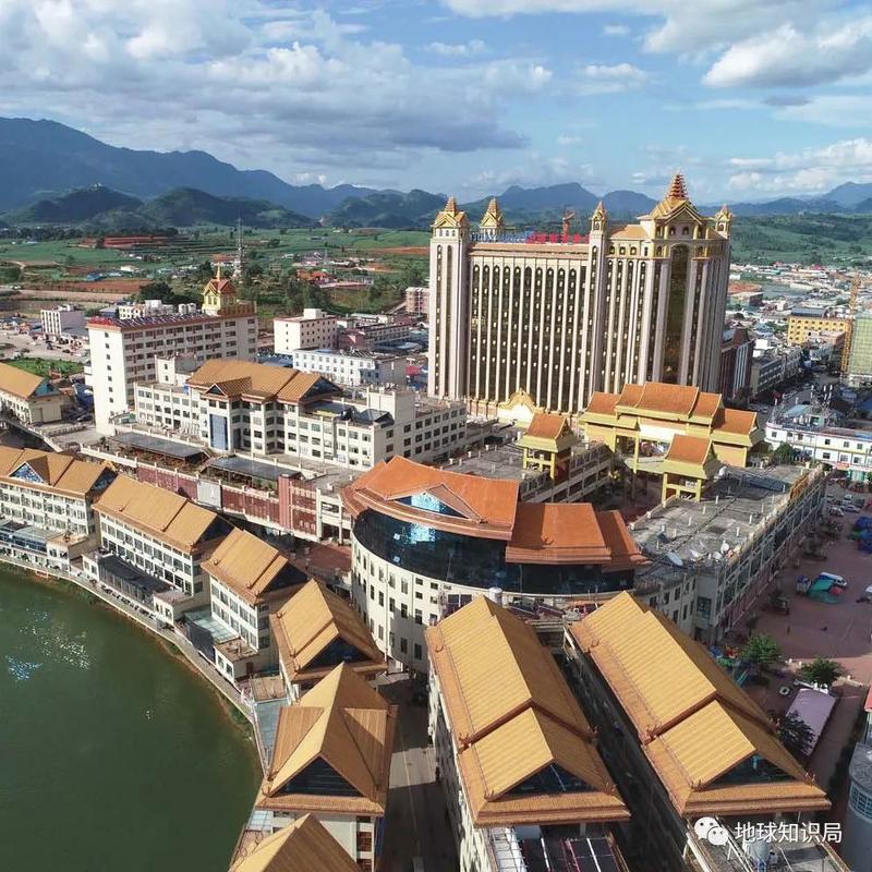 果敢地区全称为缅甸掸邦北部果敢自治区,人口90%为缅甸当地的"果敢族"