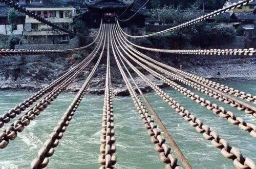 四川一座著名铁索桥,距今三百年历史,过桥收费10元